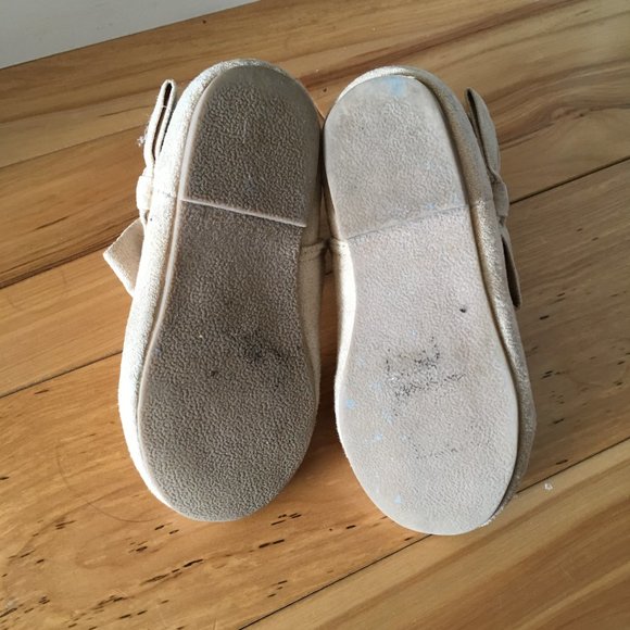 3/$20* Gymboree gold faux-suede toddler booties C8 - Picture 2 of 2